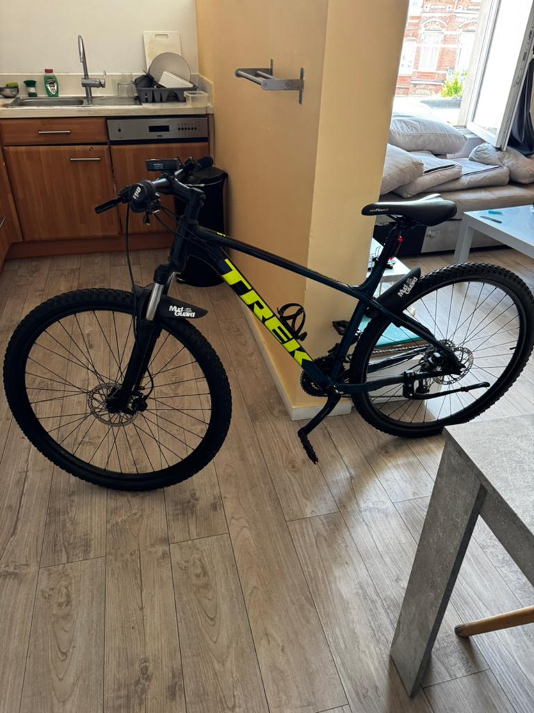 MTB TREK Marlin 5 tweekleurig, Fietsen en Brommers, Fietsen | Mountainbikes en ATB, Zo goed als nieuw, Trek, Ophalen