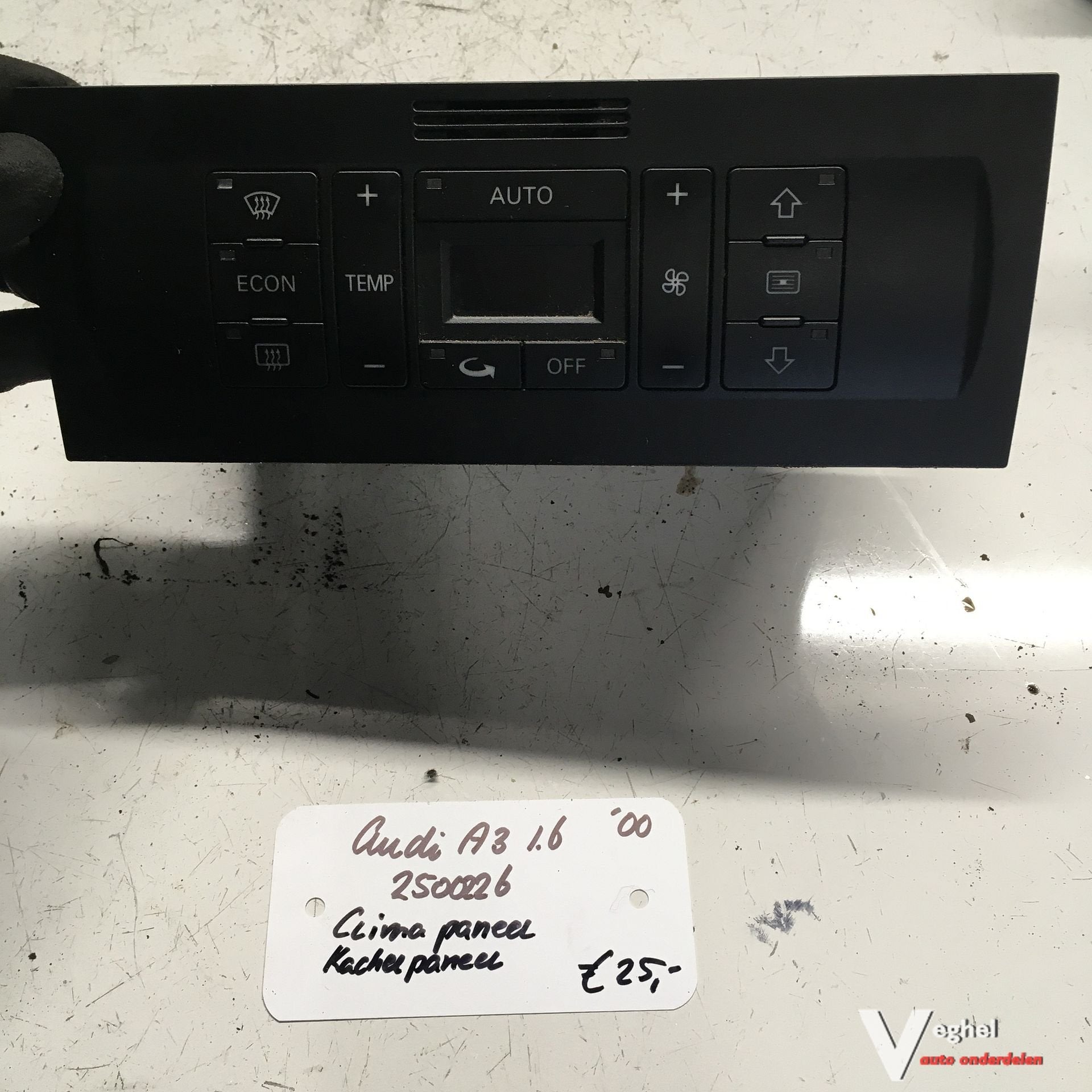 Audi A3 1.6 2000 2500226  Kachelbedieningspaneel        8L0, -, Utilisé, -, -