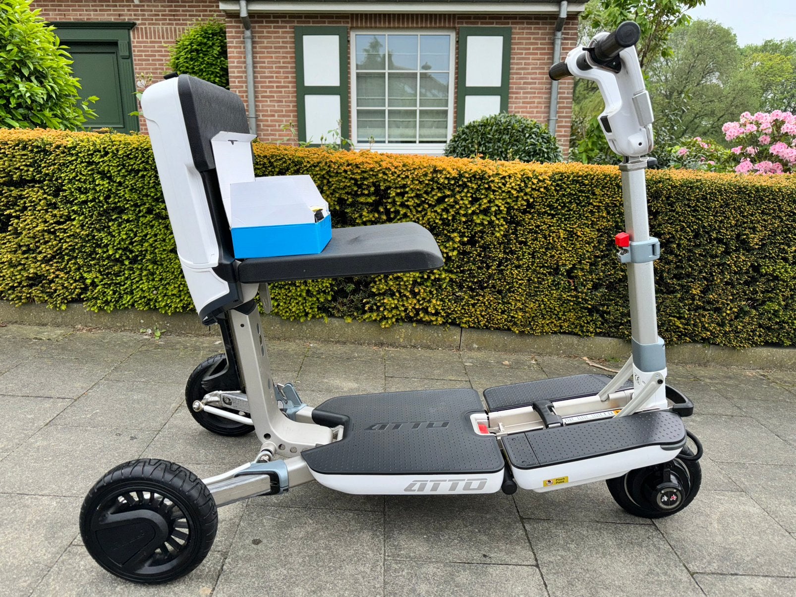 Opvouwbaar Reisscooter MovingLife Atto Plooibaar Scootmobiel, Ophalen of Verzenden, Inklapbaar, Zo goed als nieuw, Elektrische rolstoel