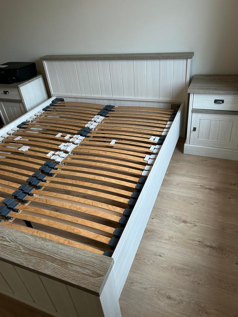 Gloednieuw prachtig stevig 2 persoons bed met lattenbodem, Neuf, Landelijk, modern, Enlèvement, 200 cm