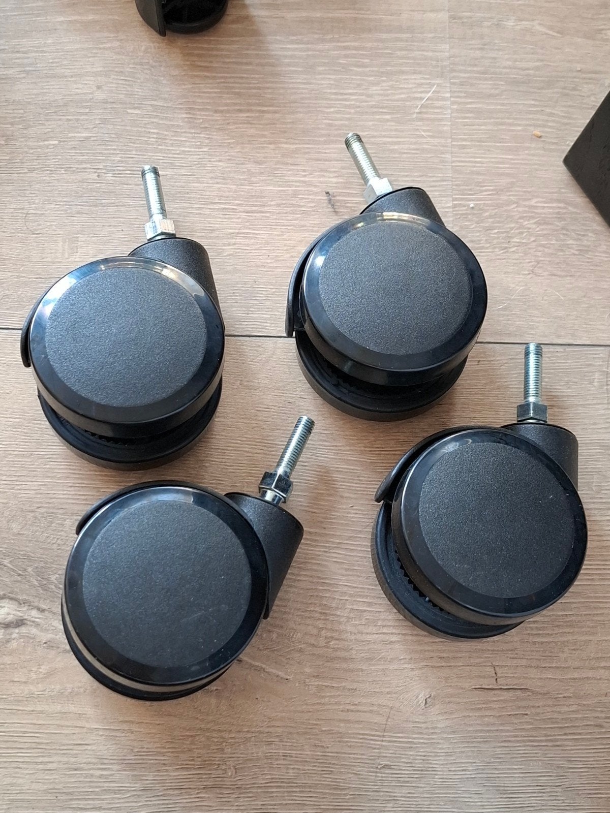 Lot de 4 roulettes pivotantes, Enlèvement ou Envoi, Neuf