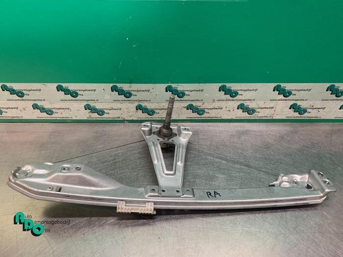 Mécanique vitre 4portes arrière droite d'un Renault Clio (, Renault, -, 3 mois de garantie, Utilisé