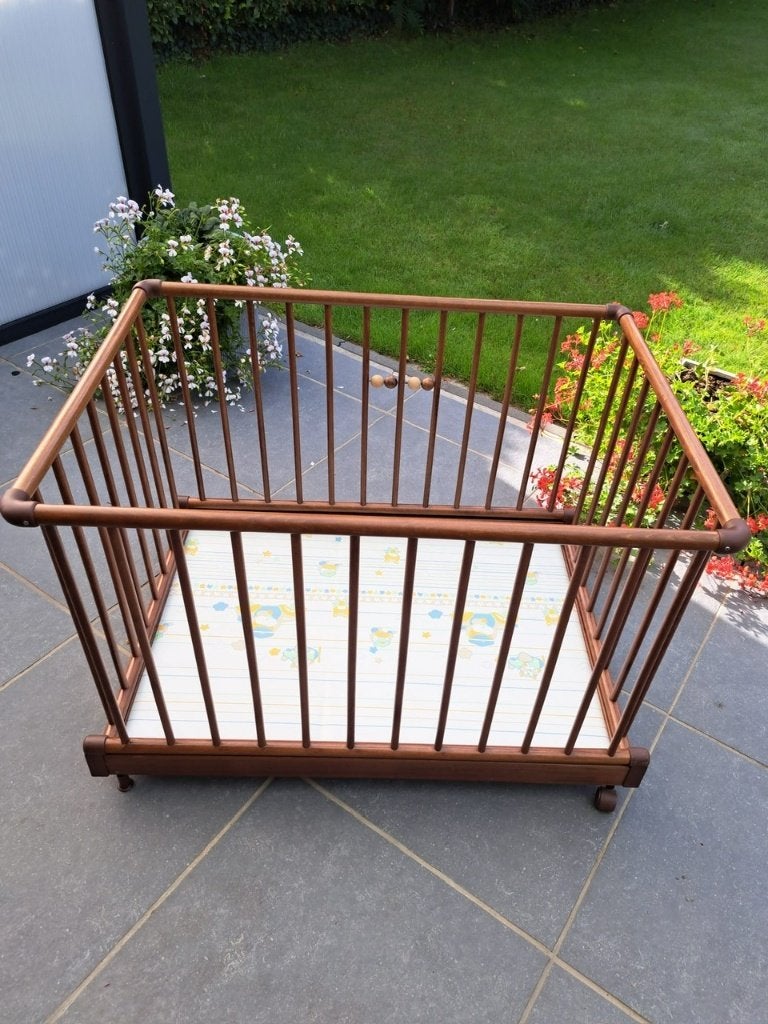 Kinderpark hout, inklapbaar met 2 wieltjes, Enlèvement, Comme neuf, Rectangulaire, Roulettes