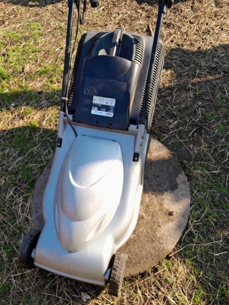 Grasmaaier elektrisch 220v met opvangbak, Tuin en Terras, Grasmaaiers, Ophalen, Opvangbak