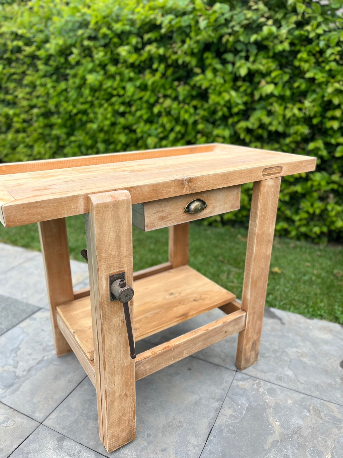 Schitterende landelijke werkbank als side-table, Huis en Inrichting, Tafels | Sidetables, Ophalen, Zo goed als nieuw