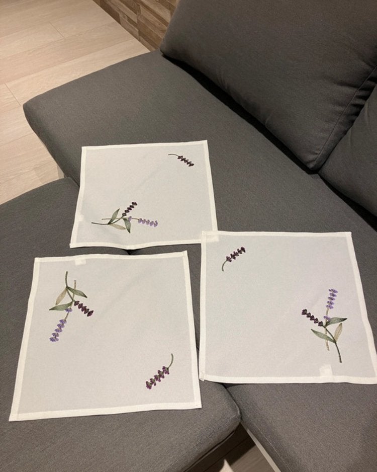 3 identieke doekjes / servetten met lavendel borduursel, Ophalen, Nieuw