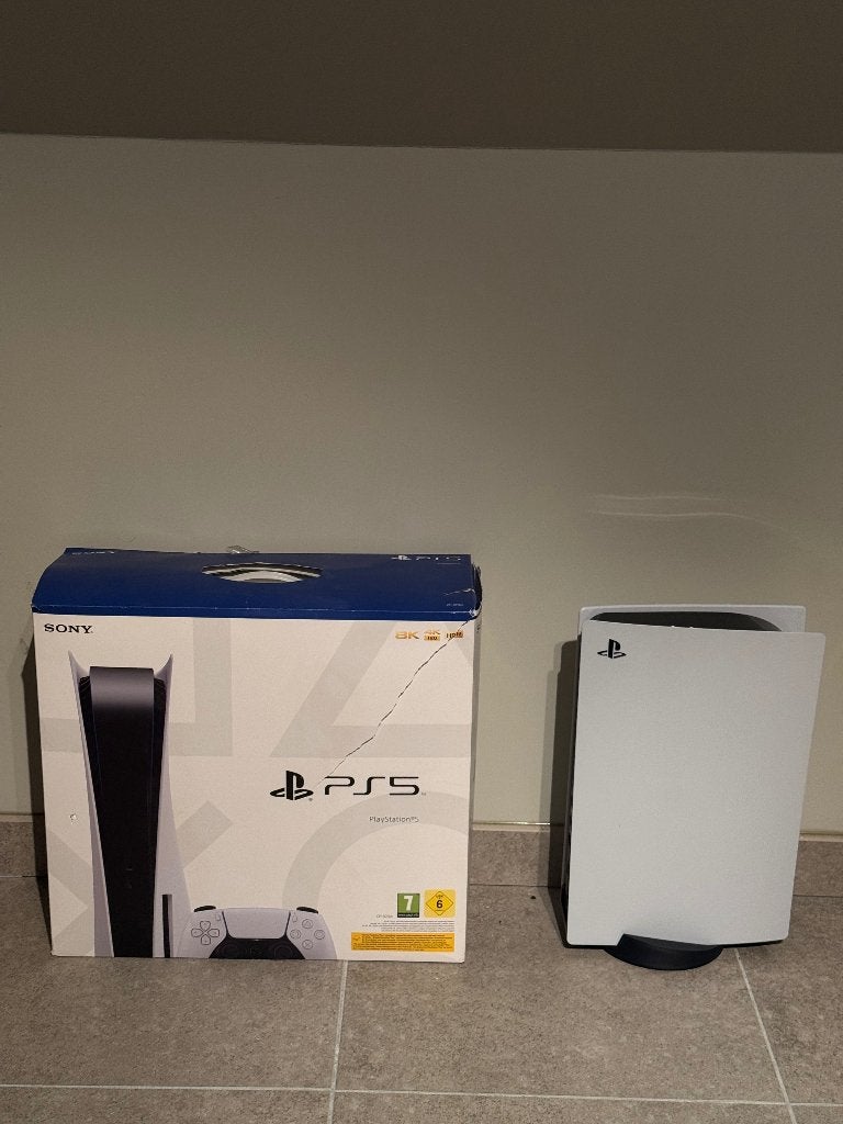 Ps5 + black controller, Computers en Software, Overige Computers en Software, Verzenden, Zo goed als nieuw