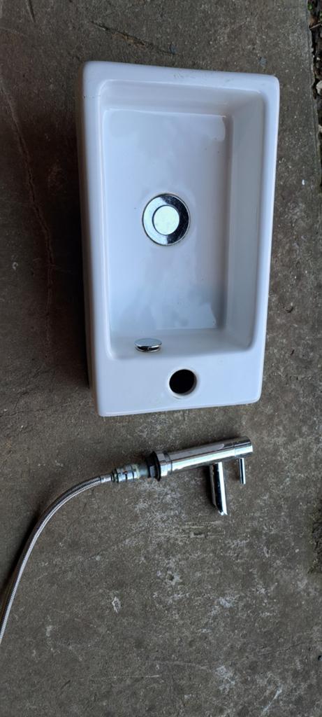 Wastafel - witte keramische wastafel met kraan, Ophalen, Kraan