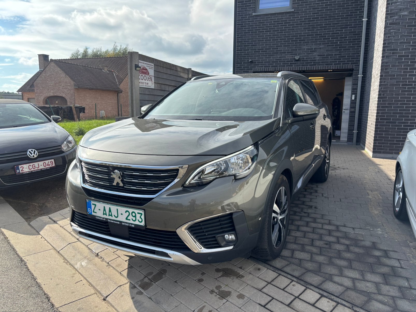 Zeer mooie Peugeot 5008 benzine AUTOMAAT 2018 met garantie., Auto's, Dealer onderhouden, Navigatiesysteem, Leder en Stof, Zwart