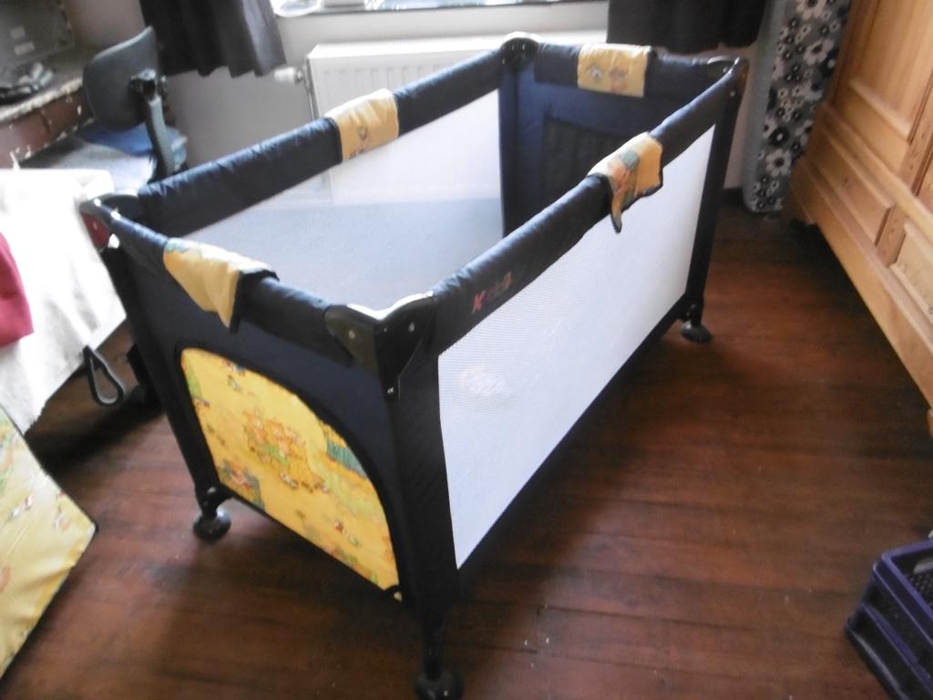 Lit parapluie (enfant), Matelas, 70 à 85 cm, Comme neuf, Enlèvement