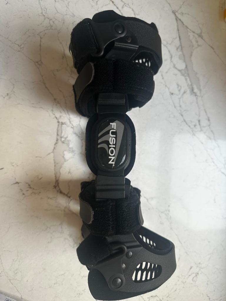 Kniebrace rechts ( BREG FUSION!) kruisbandrevalidatie, Ophalen, Gebruikt