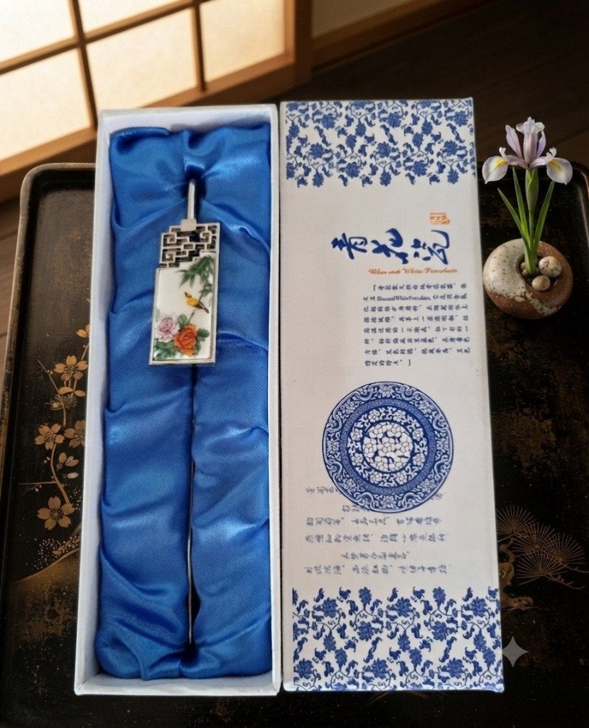 Livreur/ouvre-lettres en porcelaine chinoise, Envoi