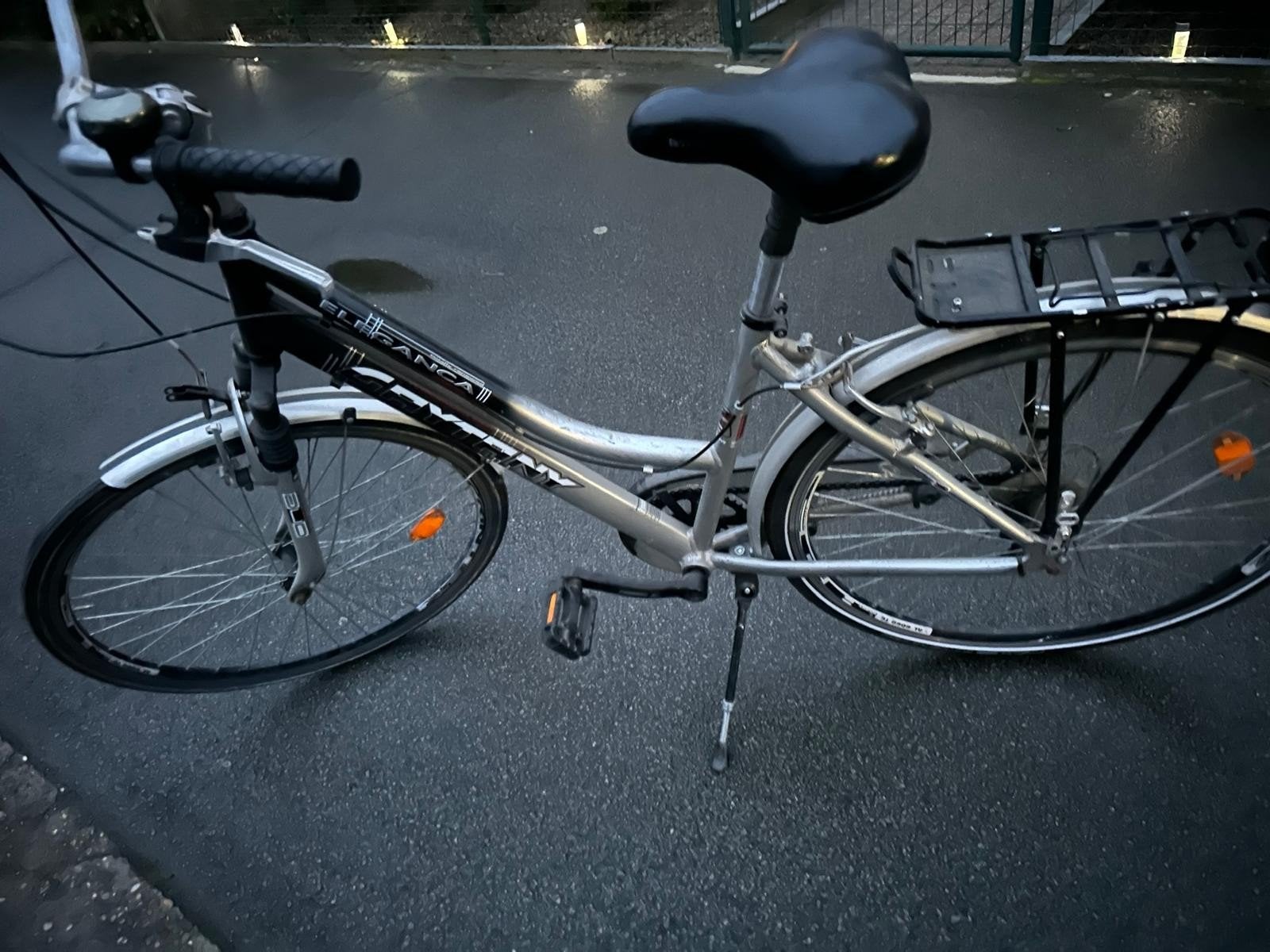 Dames fiets 28 inch 70€, Fietsen en Brommers, Ophalen