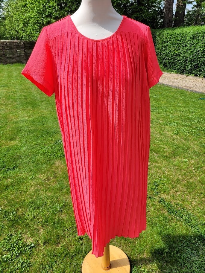 kleed voile large, Maat 42/44 (L), Ophalen of Verzenden, Zo goed als nieuw, Rood