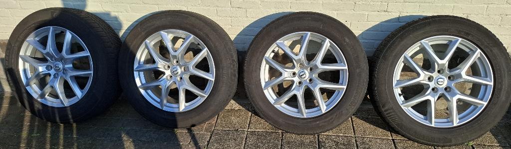 set van 4 velgen plus winterbanden Volvo, Auto-onderdelen, Ophalen, 18 inch, Gebruikt, Velg(en)