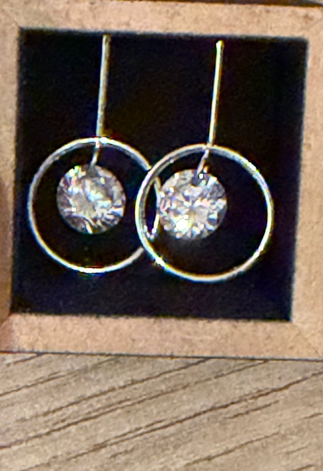 Superbes boucles d'oreilles en argent, Comme neuf, Avec cristal, Enlèvement, Argent