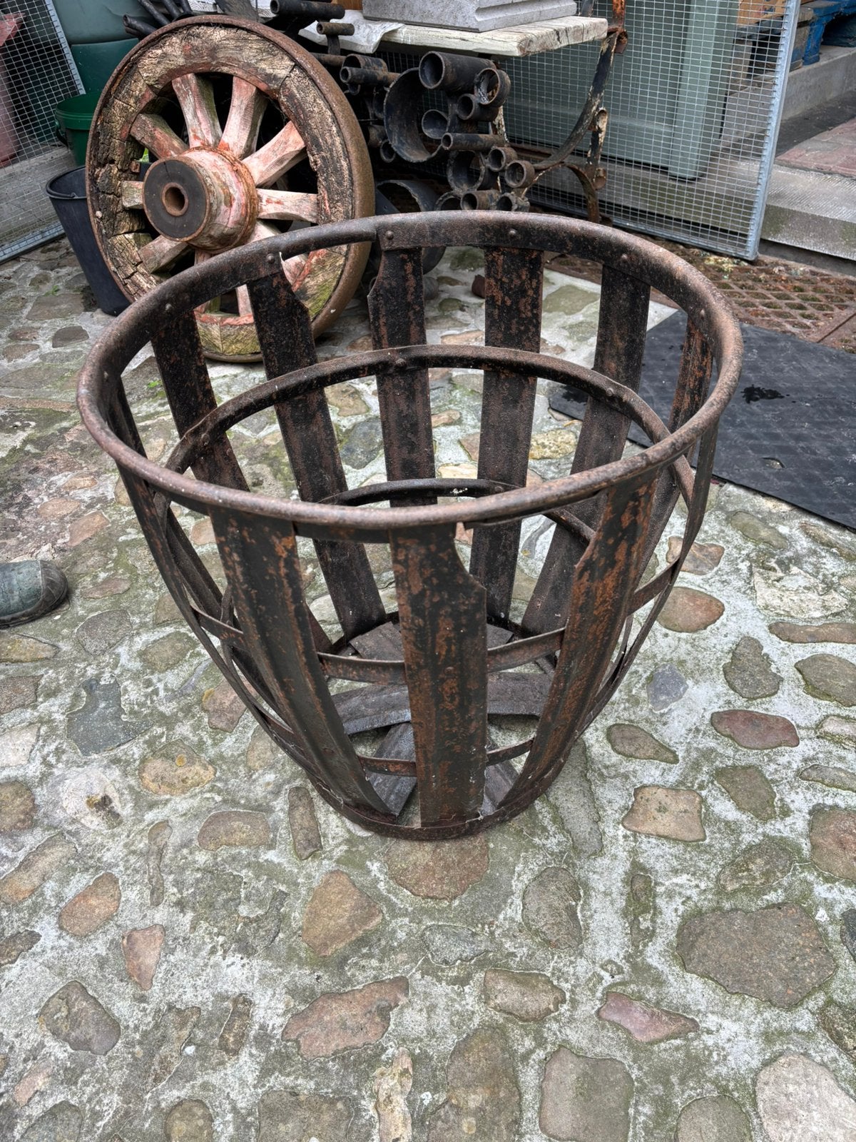 Antieke vuurkorf of houtmand, Ophalen, Gebruikt, Vuurkorf