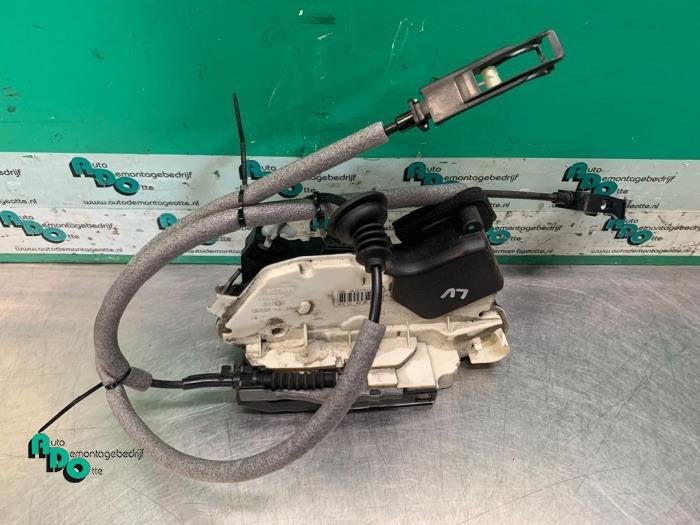 Serrure portière mécanique 2portes gauche d'un Volkswagen, Volkswagen, -, 3 mois de garantie, Utilisé