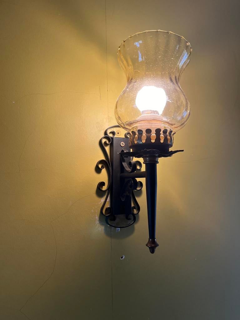 Vintage wandlamp van metaal en glas., Huis en Inrichting, Ophalen, Gebruikt, Glas, Vintage