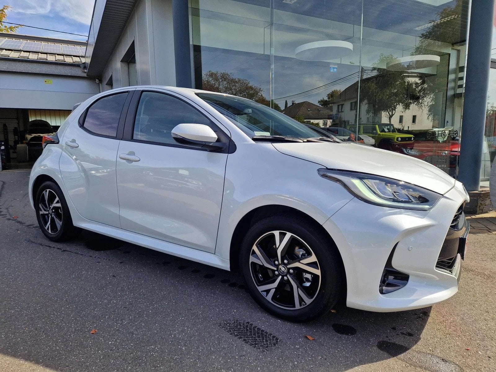 Toyota Yaris Design+Pack Securite (bj 2025, automaat), Auto's, Automaat, Stof, Gebruikt, Euro 6