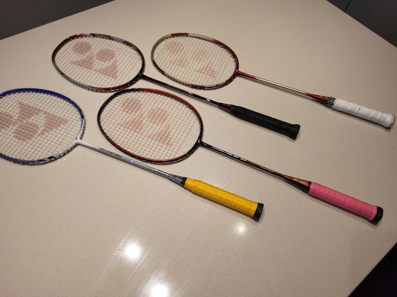 4 Yonex professionele  badmintonrackets, Ophalen