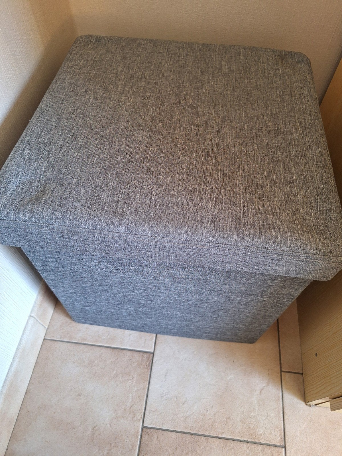 grijze poef, 40 op 40 cm, Ophalen, Zo goed als nieuw, Stof, 50 tot 75 cm