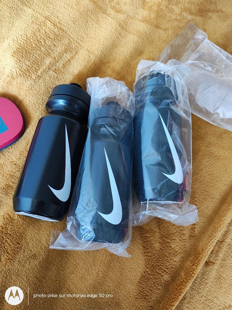 Lot 3 gourdes Nike neuves, Enlèvement ou Envoi, Neuf