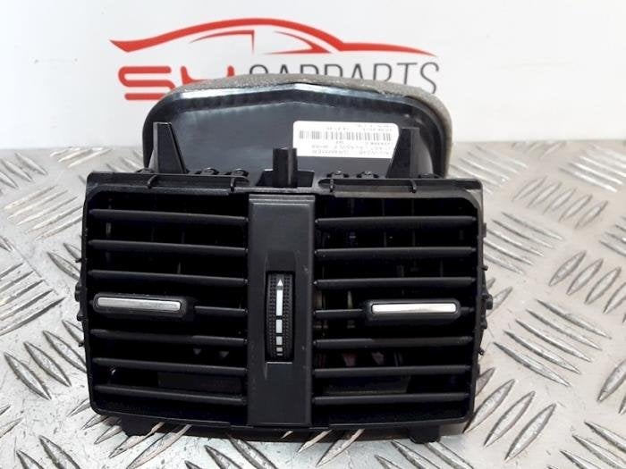 Grille aération tableau de bord d'un Mercedes CLA, 3 mois de garantie, Utilisé, -, -