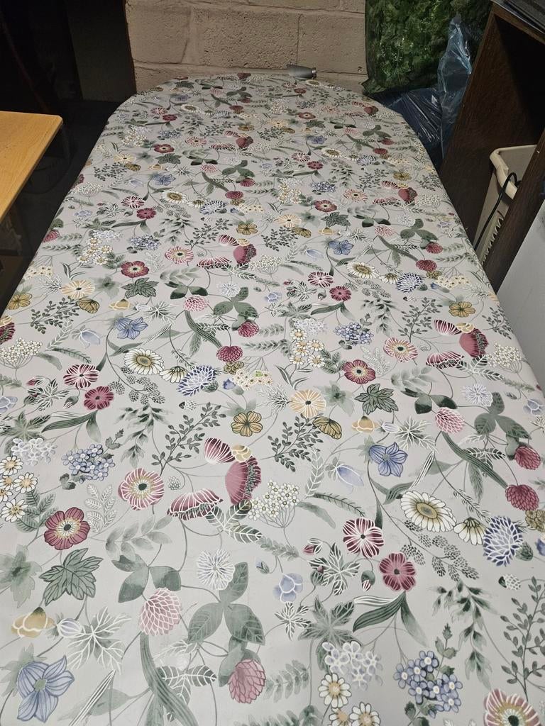 Tafelkleed goede staat, Huis en Inrichting, Tafelkleden, Ophalen