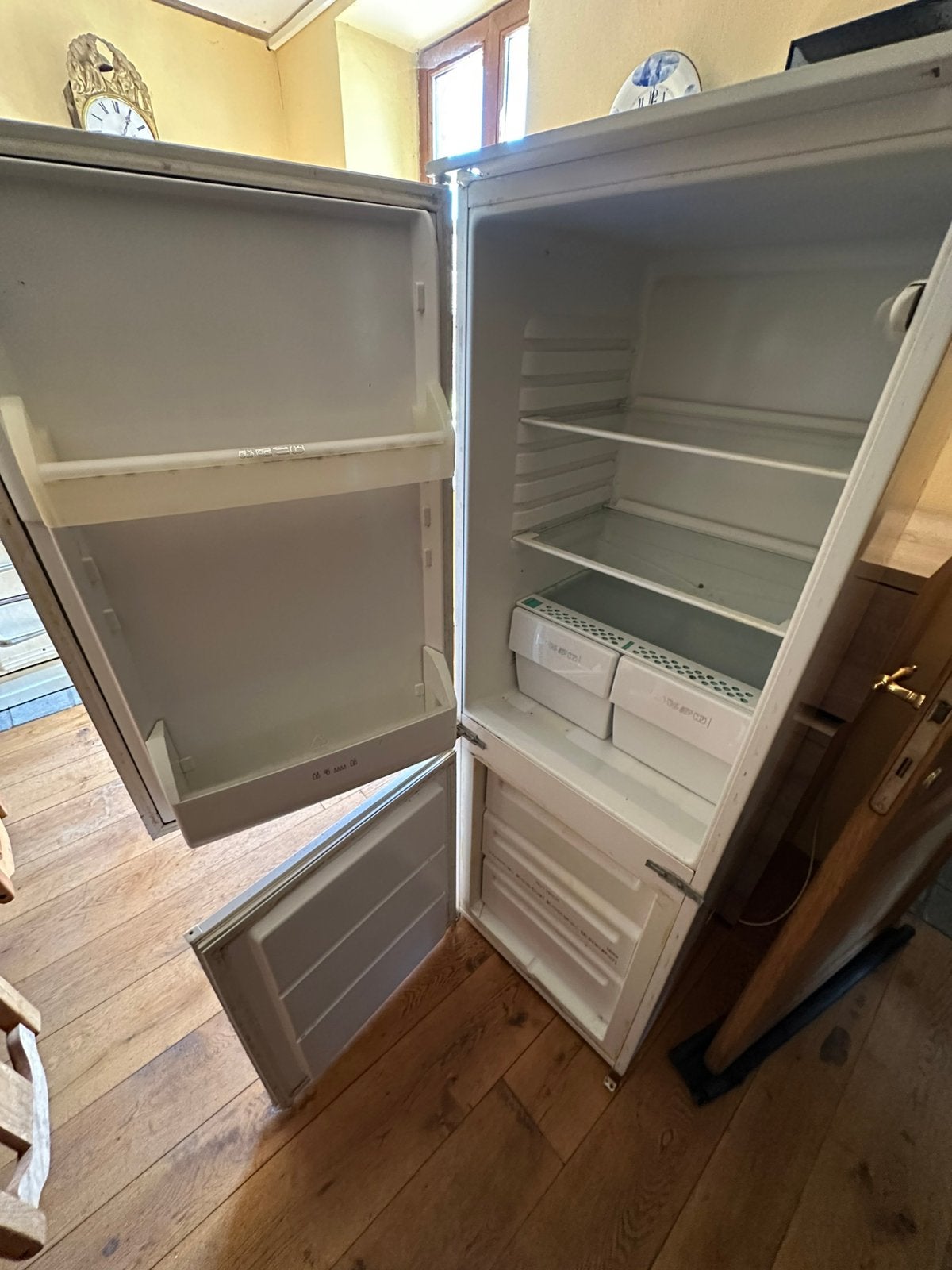 Frigo plus congélateur encastrable fonctionne 60 €, Electroménager, Enlèvement, Comme neuf