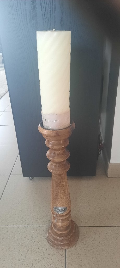 Houten kandelaar met kaars, beide Riverdale., Huis en Inrichting, Woonaccessoires | Kandelaars en Kaarsen, Ophalen, Riverdale