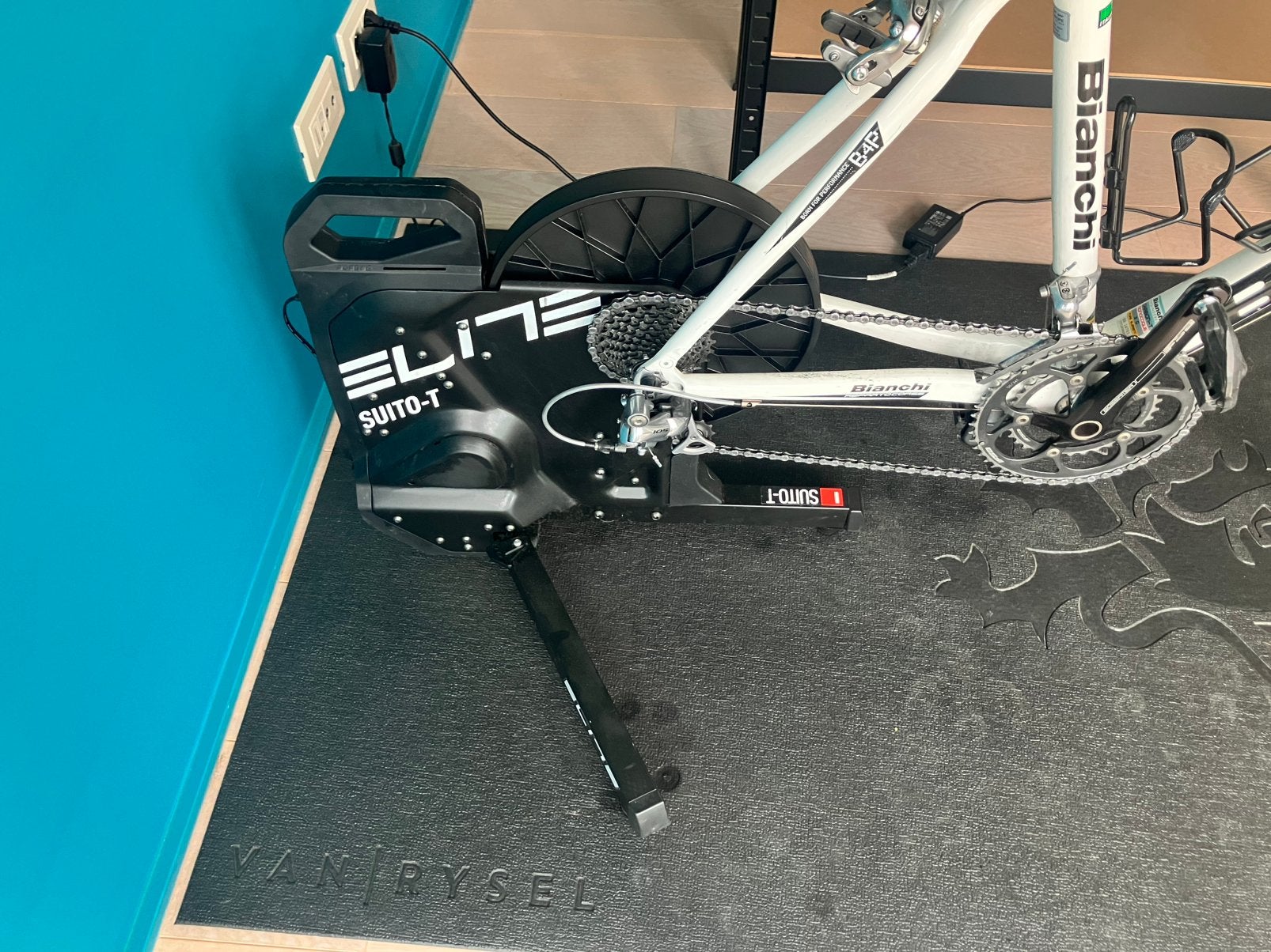 Entraîneur de vélo Elite Suito Direct Drive, Sports & Fitness, Vélo de spinning, Jambes, Enlèvement, Utilisé