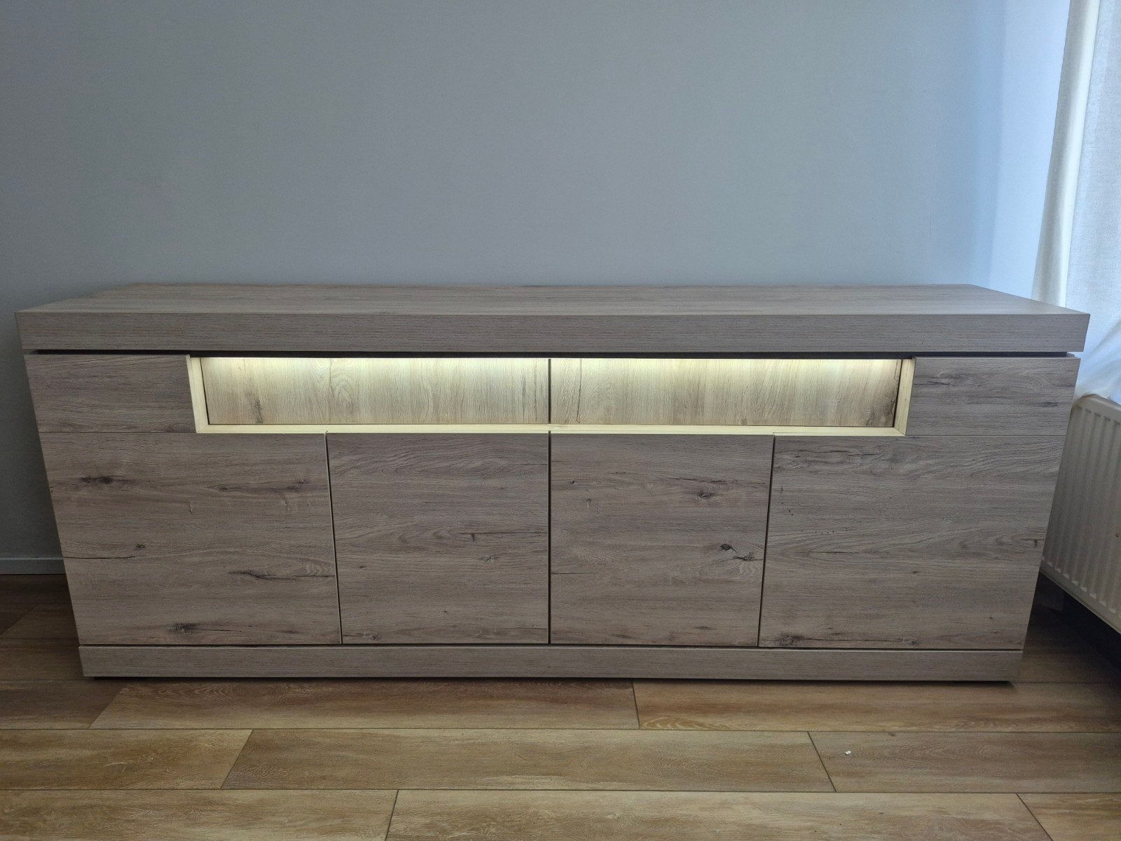 Buffet / Enfilade design avec éclairage LED – Très bon état, Enlèvement, Chêne