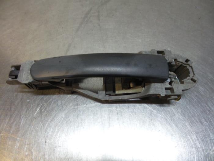 Poignée portière 2portes droite d'un Volkswagen Polo (Polo, Autos : Pièces & Accessoires, Volkswagen, -, Utilisé, -