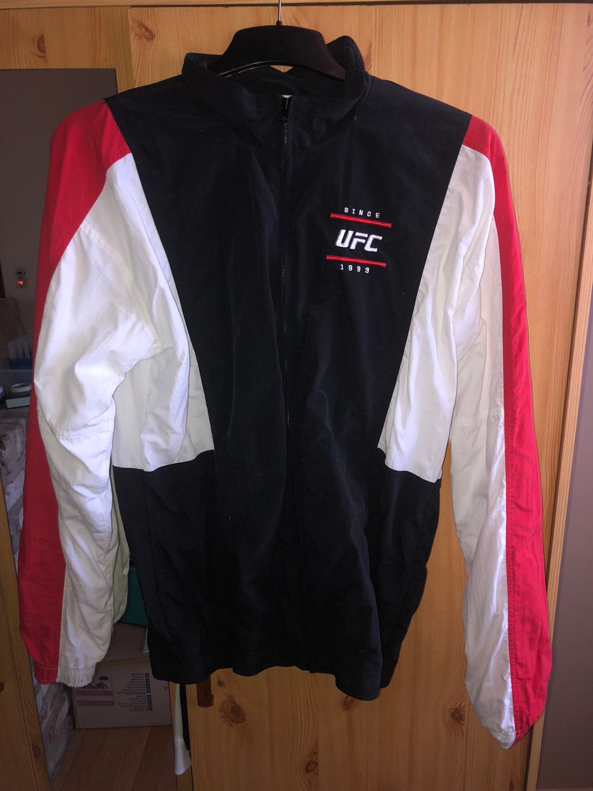Veste UFC, Ophalen