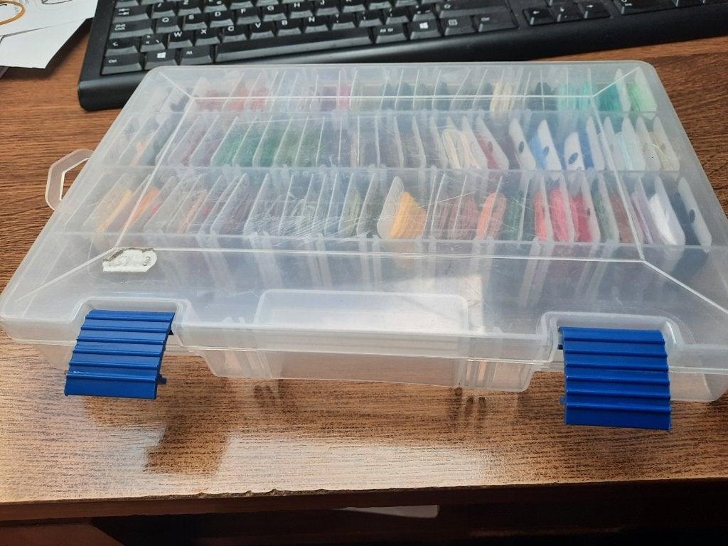 Fils à broder DMC sur cartes - Boîte remplie numérotée, Enlèvement ou Envoi, Comme neuf, Broderies à la main, Fil à broder ou Soie