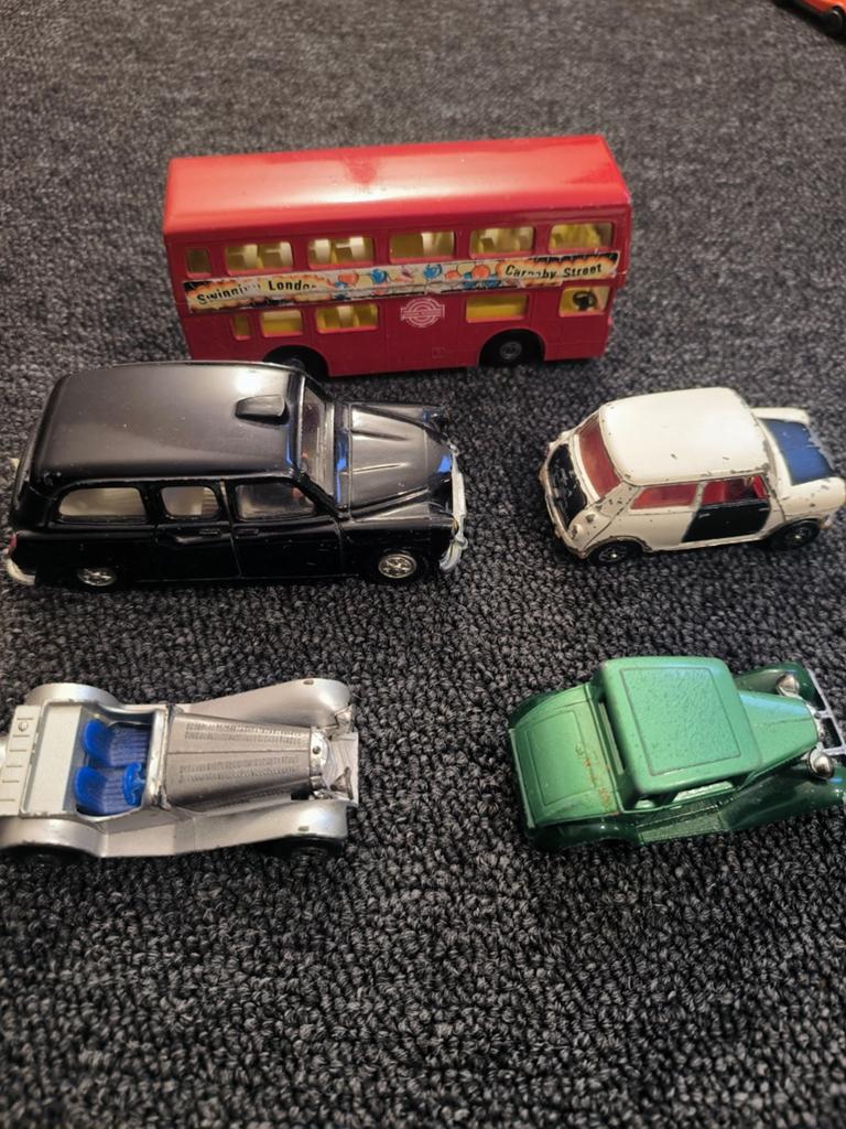Vintage Britse verzameling: Dinky Toys Austin Taxi & Corgi M, Ophalen of Verzenden, Corgi