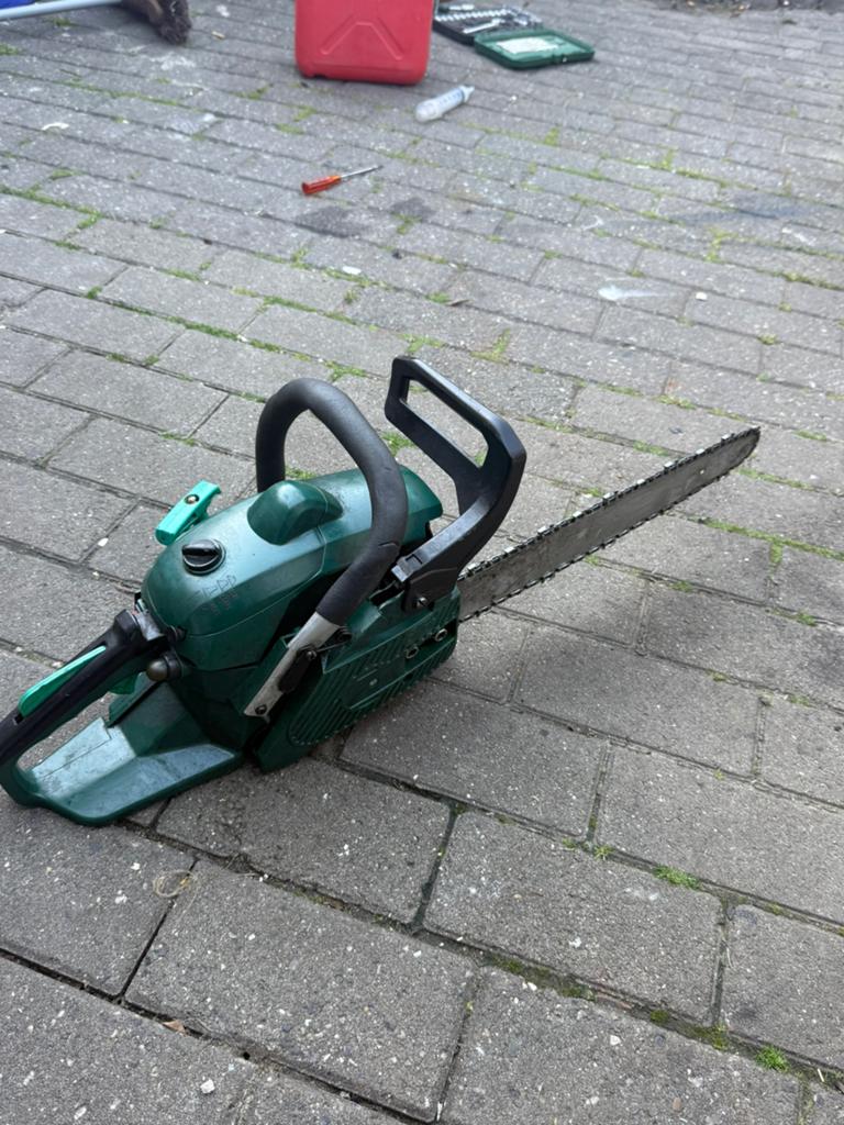 Kettingzaag 2pk op benzine, Ophalen, Zo goed als nieuw, Benzine