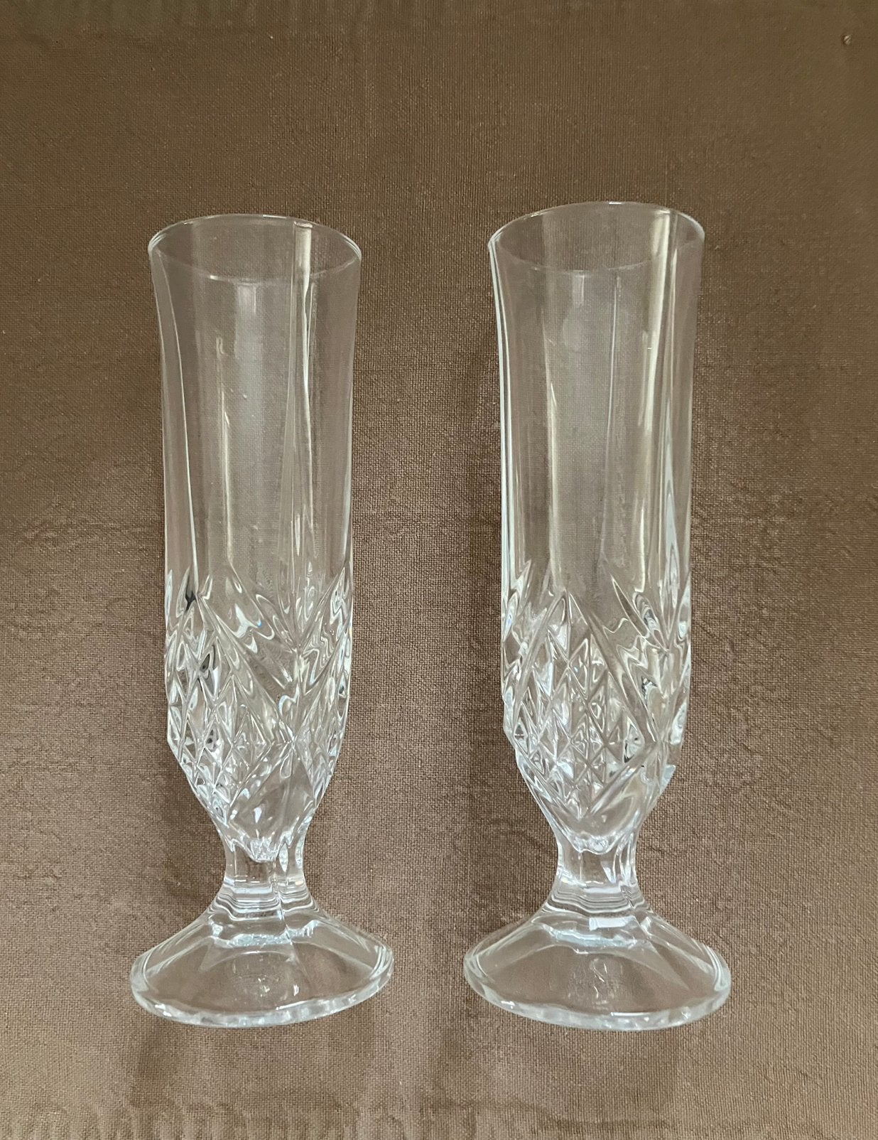 Twee identieke kristallen vazen - cristal de France - H 17cm, Antiek en Kunst, Ophalen of Verzenden