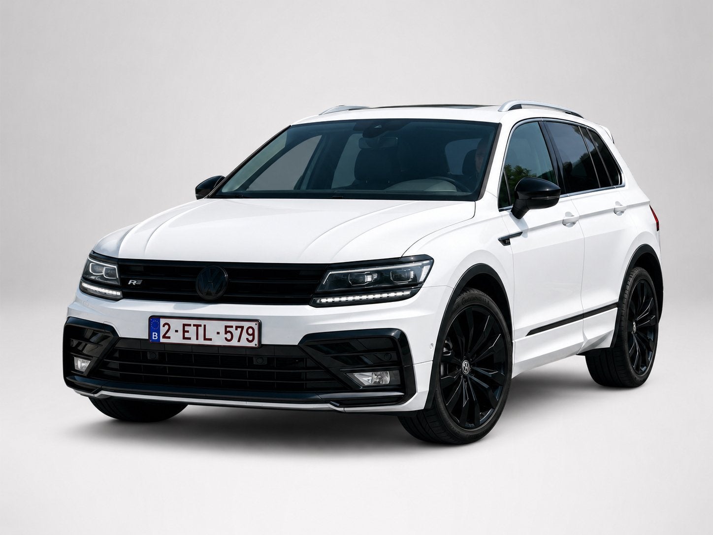 Volkswagen Tiguan 1.5 TSI DSG R-Line FULL OPTION TOPSTAAT!, Auto's, Volkswagen, Automaat, Alcantara, Zwart, Bedrijf