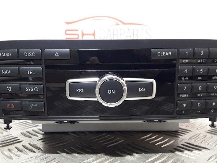 Radio CD Speler van een Mercedes B-Klasse, Gebruikt, -, Ophalen of Verzenden, -