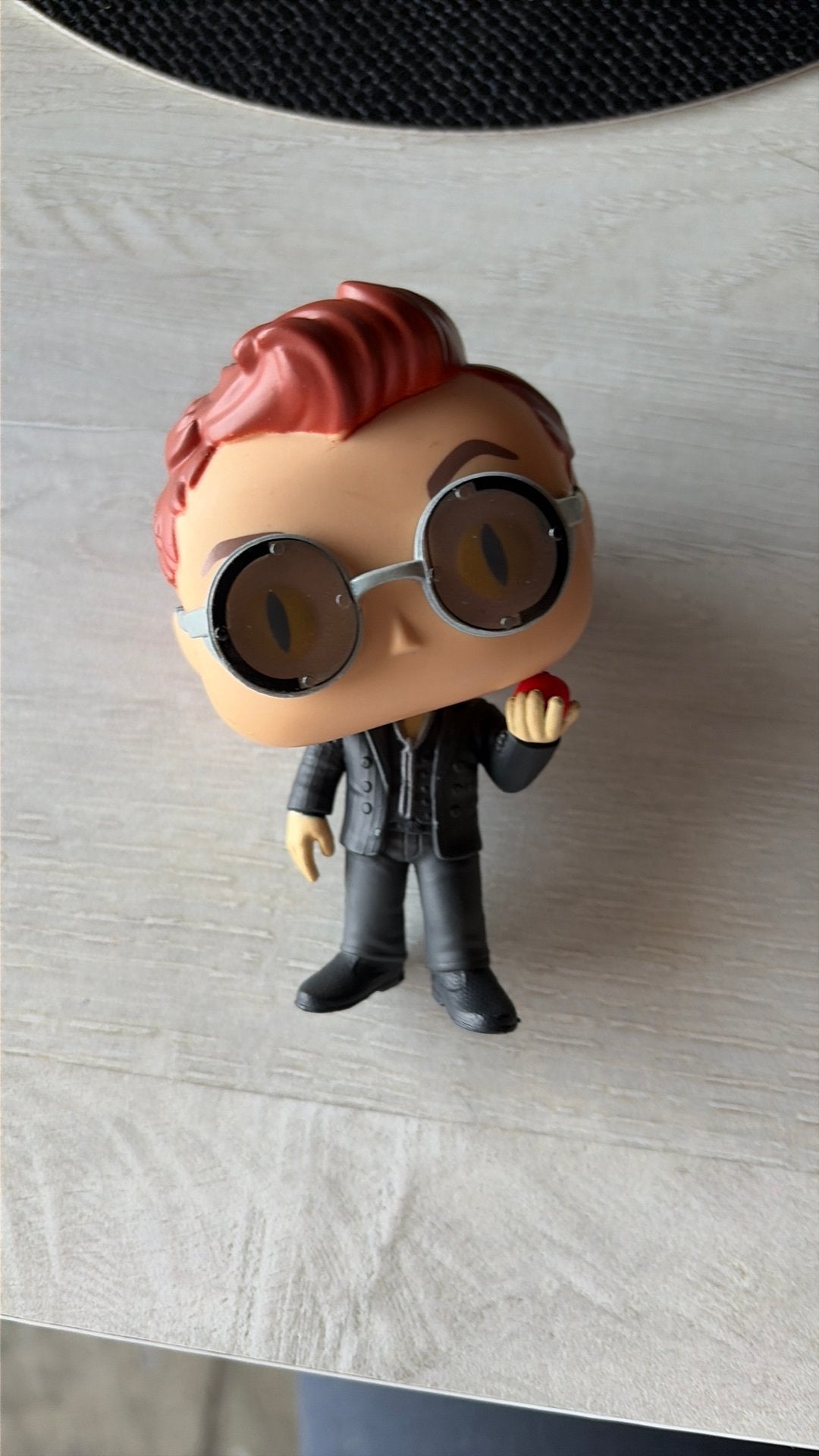 Funko Pop! Crowley #1078 uit Good Omens, met de appel, Ophalen of Verzenden, Zo goed als nieuw