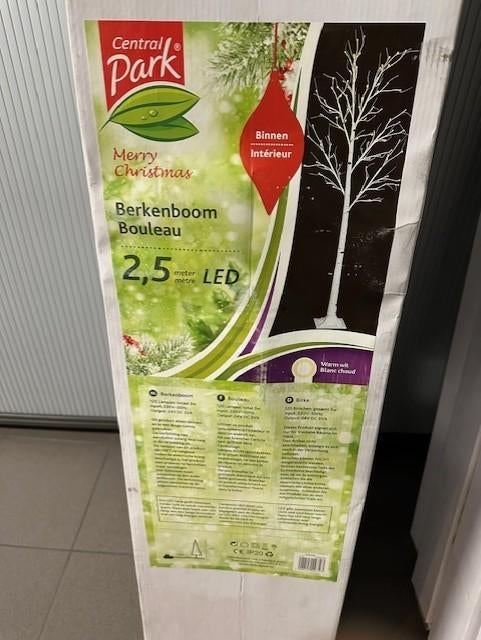 4 nieuwe decoratiebomen 2,5m hoog met ledjes, Ophalen, Nieuw in verpakking, Decoratie