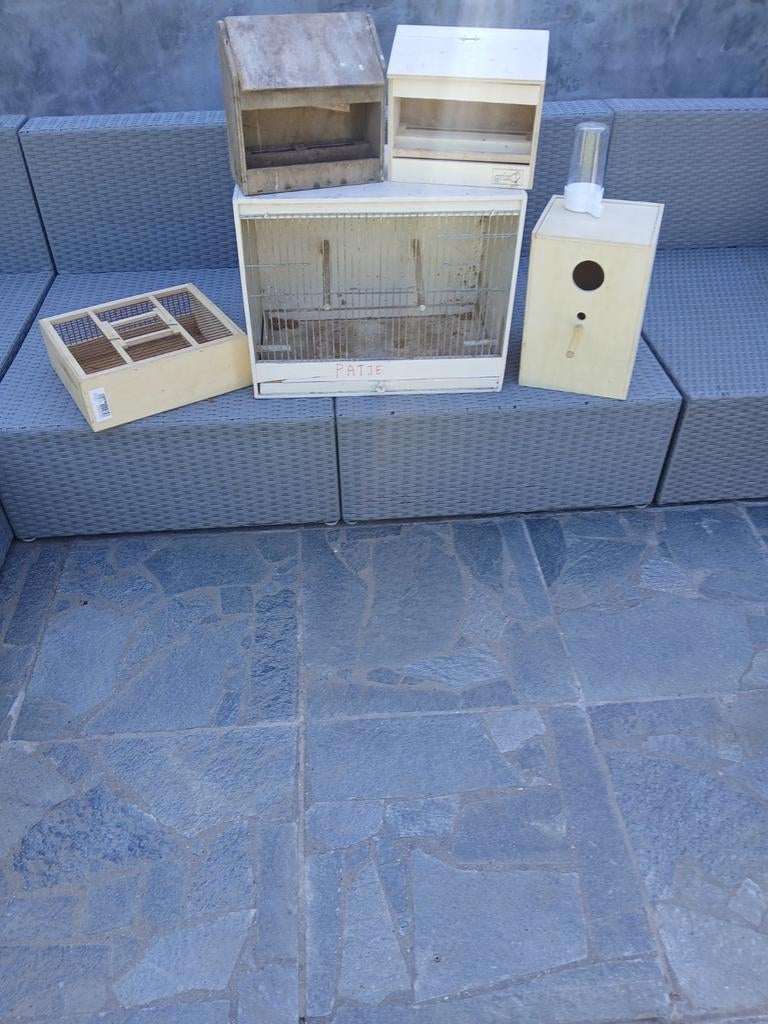 Vogelbenodigheden, Ophalen