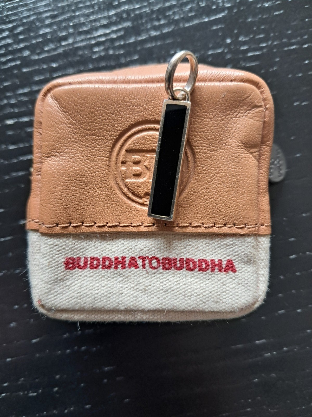 Buddha to Buddha hangertje, Enlèvement