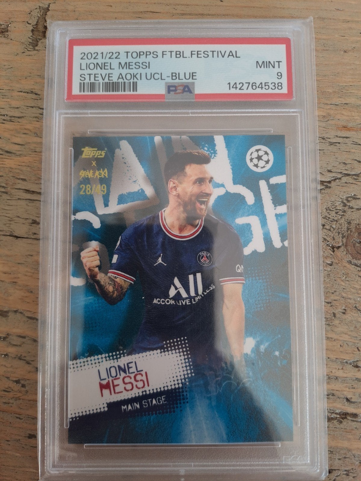 lionel Messi Topps , PSA 9 !!!! steve aoki nr 28/49, Ophalen of Verzenden