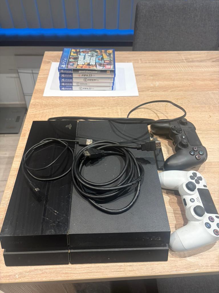 PS4 + 2 controllers + 5 games, Ophalen, Zo goed als nieuw