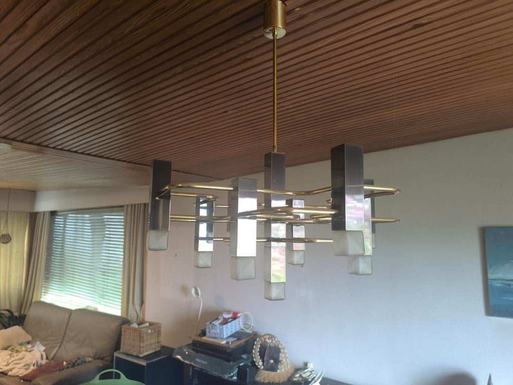 Lustre design, Enlèvement