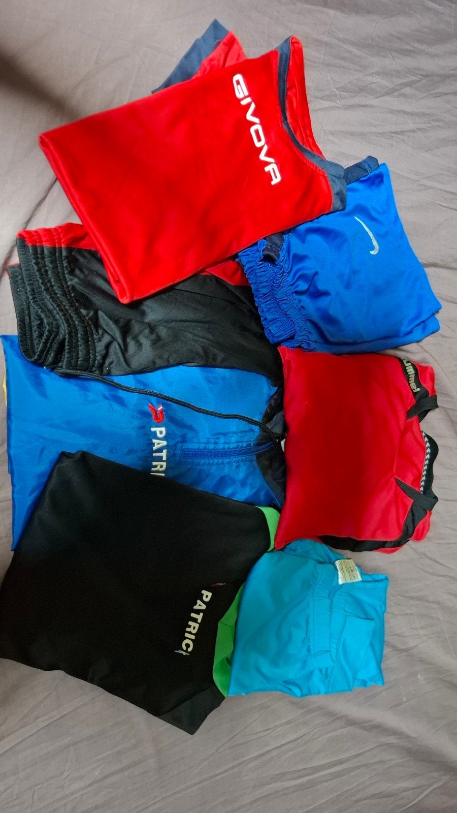 voetbal t-shirt /shorten en regen jas alles 50€, Enlèvement, Comme neuf, Garçon ou Fille