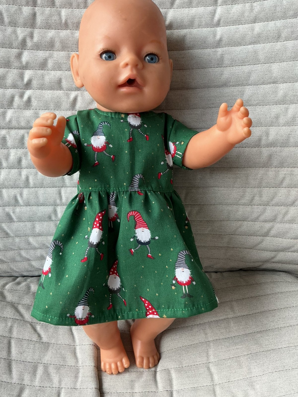 184. Babyborn: Nieuw groen jurkje met kabouters, Ophalen of Verzenden, Nieuw, Babypop